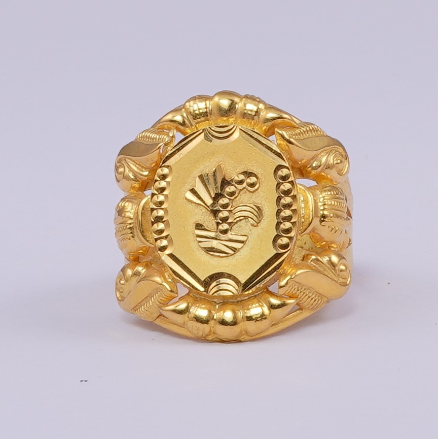 A Royal Gold Ring | MahaRaja Collection | Elite | Emerald #royalrings  #maharajas #kingscollective #nizam #jewelsofnizam #hyderabad #gold  #astrogemveda... | By AstrogemvedaFacebook
